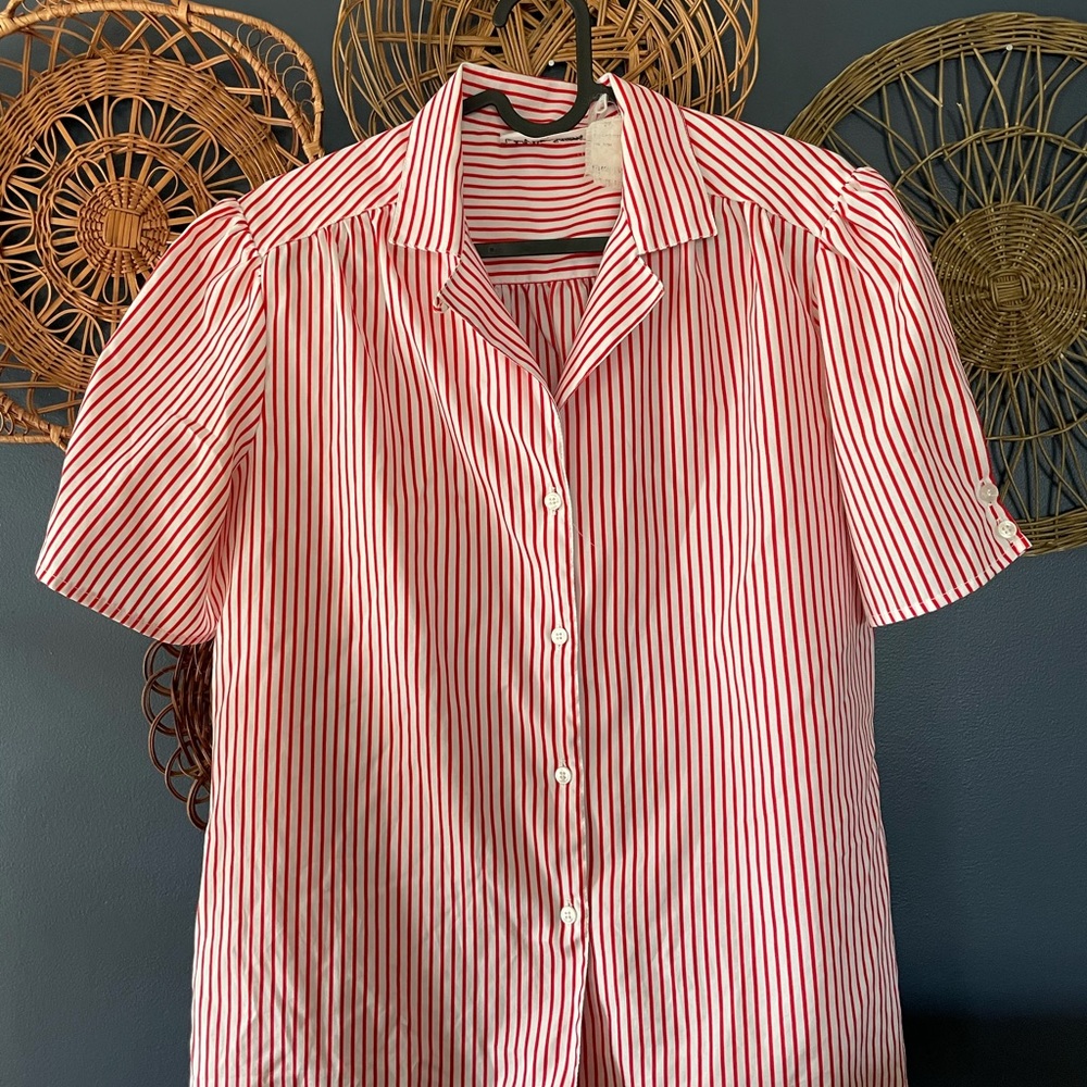 Vintage short cinched sleeve button up.